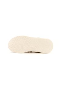 Schuhsohle aus einem strukturierten, weißen Gummimaterial mit einem gemusterten Profil für besseren Halt, runder Spitze und flacher Bauweise.