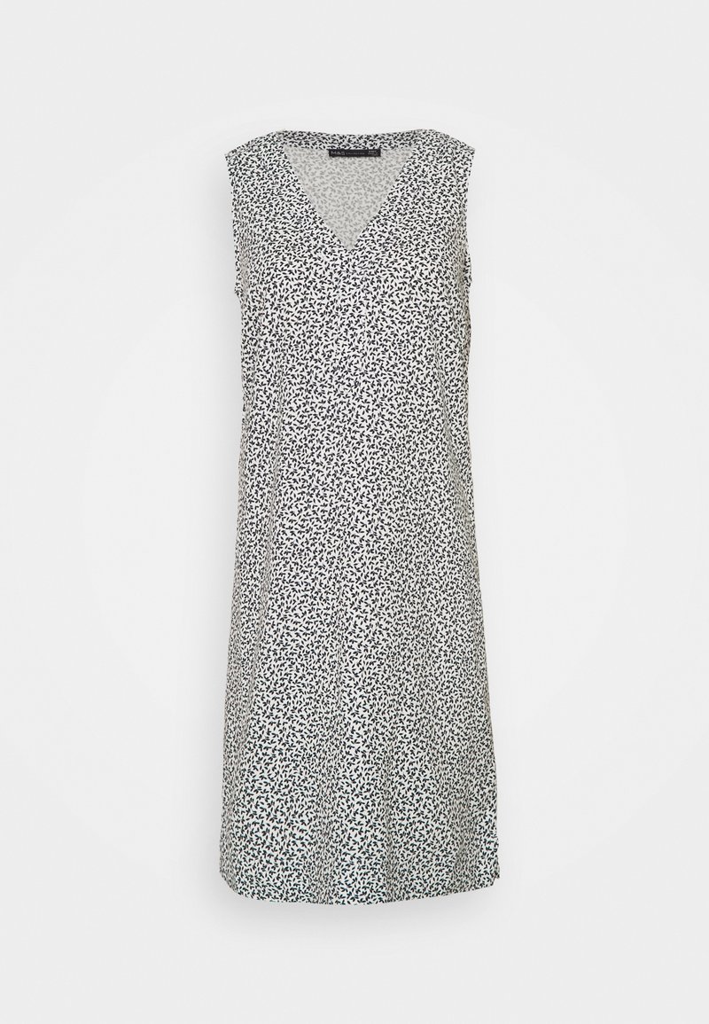 Robe blanche sans manches avec petit motif de feuilles noires et col en V, longueur genoux, présentée sur fond blanc uni.