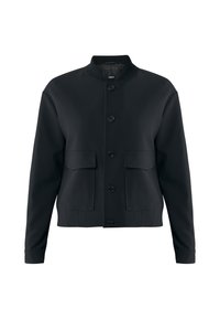 Zwarte jacket gemaakt van gladde stof, met een ronde kraag, sluiting met knopen aan de voorkant, twee grote klepzakken en geribbelde manchetten.