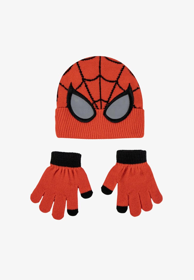 Set di cappello e guanti lavorati a maglia rossi per bambini, con motivi a ragnatela neri e grandi forme di occhi di Spider-Man sul cappello.