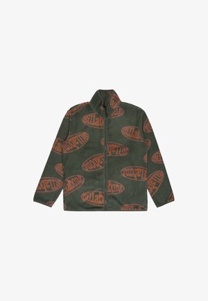 Grüne Fleecejacke mit durchgehendem Front-Reißverschluss und orangefarbenem Textmuster, das sich über den gesamten Stoff erstreckt.