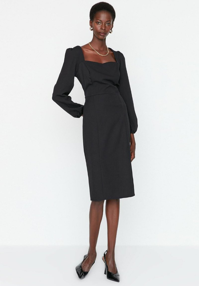 Vestido Camisero Corto Negro Con Parte Delantera Cruzada De Trendyol