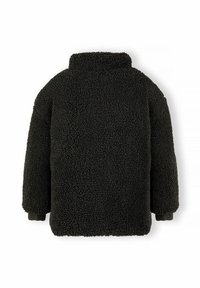 Veste en teddy noir avec col montant, épaules tombantes et poignets côtelés. Surface douce et texturée avec une silhouette arrondie et oversize.