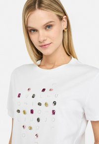 LIU JO WITH APPLIQUÉS - T-shirt con stampa - white