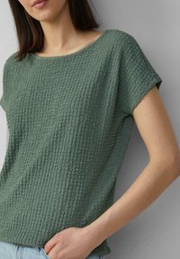 s.Oliver IN STRUKTUR-OPTIK - T-shirt basic - salbeigrün
