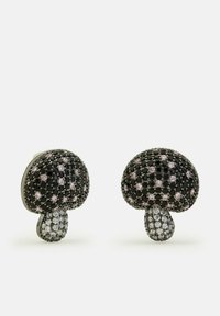 Svarta och rosa pärlade, svampformade örhängen med en strukturerad yta och silverdetaljer. Har rundslipade stenar för extra detalj.