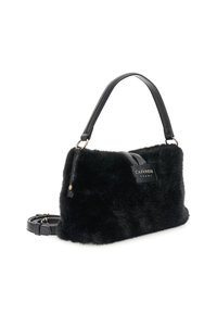 Borsa a mano in pelliccia sintetica nera con forma strutturata, dettagli in pelle e tracolla removibile. Presenta una toppa con logo e un manico corto.