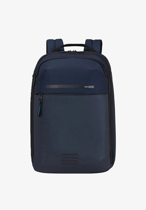 Zaino blu navy con finitura testurizzata, dotato di una tasca frontale con zip, spallacci imbottiti e una maniglia superiore. Dettagli della zip neri.