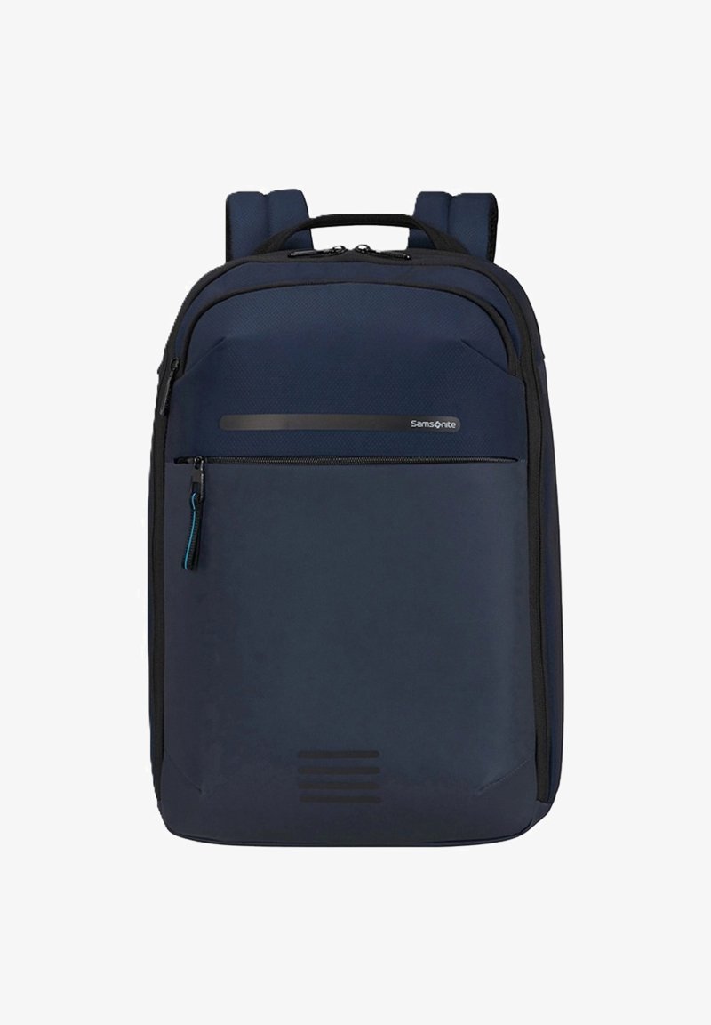 Zaino blu navy con finitura testurizzata, dotato di una tasca frontale con zip, spallacci imbottiti e una maniglia superiore. Dettagli della zip neri.