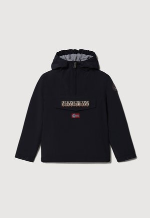 Schwarze Kapuzenjacke mit Frontreißverschluss, Napapijri-Logo und norwegischem Flaggenpatch auf der Brust, langen Ärmeln und einem seitlichen Logopatch am Arm.