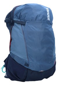 Mochila Thule en nylon gris-azul con forma redondeada, correas ajustables y un acabado texturizado, con un acento en azul marino oscuro.