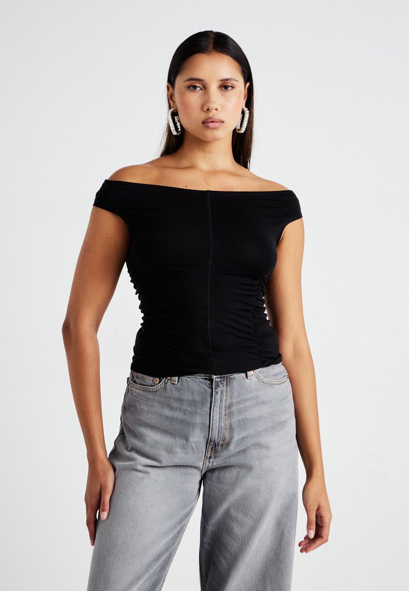 Weekday RUCHED OFF SHOULDER - Apdrukāts T-krekls - black