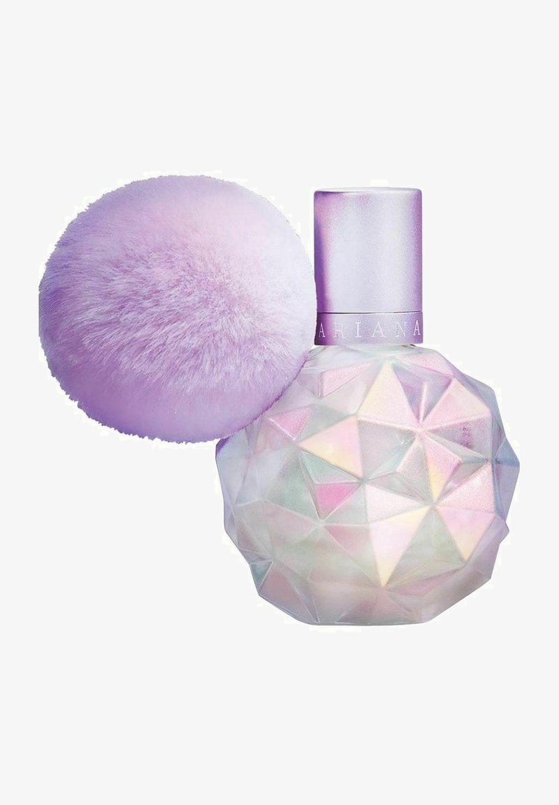 Violetti kristallimuotoinen hajuvesipullo, jossa on geometrisia pinta-aitoja ja hohtava kiilto, joka on varustettu pörröisellä violetilla pom-pomilla.