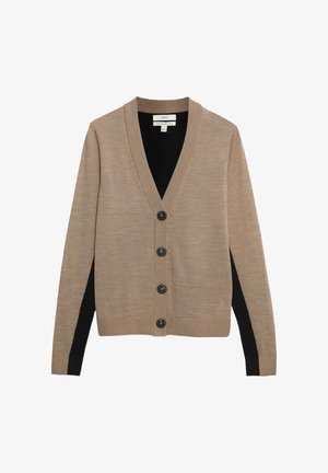 Beige cardigan met een V-hals, vijf zwarte knopen en zwarte zijpanelen. Gemaakt van zacht breimateriaal met geribbelde manchetten en zoom.