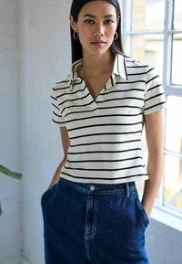 Next - REGULAR FIT - Poloshirts - neutral and navy stripe Miniaturebillede 1