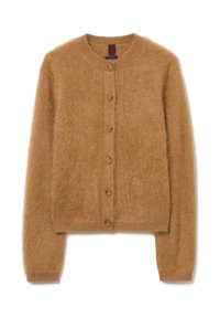 Brauner, flauschiger Cardigan aus weichem Material, mit Rundhalsausschnitt, sechs Knöpfen auf der Vorderseite sowie gerippten Bündchen und Saum.