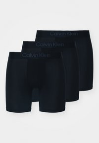 Caleçons boxers noirs en pack de trois, fabriqués à partir d'un tissu lisse, avec une taille élastique logo. Pas de motifs ni d'accents supplémentaires.