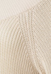 Object Sweter