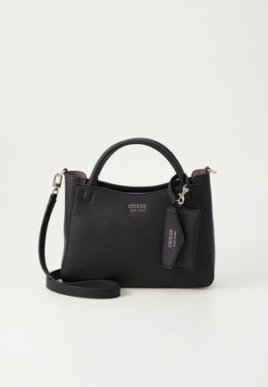 Sac à main noir texturé avec poignées supérieures et bandoulière amovible, doté de quincaillerie dorée et d'une petite pochette attachée avec le logo GUESS.