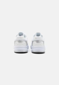 Champion CHAMP 2K - Treningssko - white/silver
