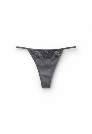 Grauer String mit einem glatten Stoff vorne und einem schwarzen Spitze-Rückeneinsatz. Verfügt über dünne Träger und ein minimalistisches Design.