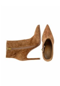 Brązowe zamszowe botki za kostkę z ostrym noskiem, szczegółowym zamkiem bocznym i wysokim obcasem typu stiletto. Gładkie wnętrze i minimalistyczny design.
