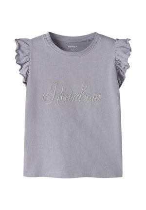 Camicetta lilla a maniche corte per bimbo con maniche arricciate e la parola "Rainbow" ricamata con filo glitterato in corsivo davanti.