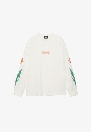 Wit shirt met lange mouwen met oranje "Stwd." tekst op de borst en een oranje bloem met groene bladeren bedrukt op beide mouwen.
