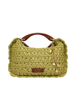 Borsa intrecciata verde con manico curvo marrone, charm a catena dorata e etichetta "TWINSET MILANO" sul davanti.