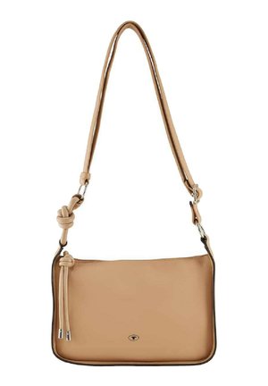 Tan leren schoudertas met een gladde textuur, een platte vorm, een verstelbare strap en een decoratieve knoopdetail op de strap.