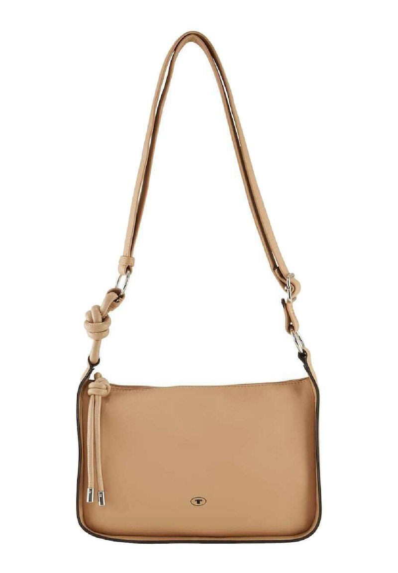 Tan leren schoudertas met een gladde textuur, een platte vorm, een verstelbare strap en een decoratieve knoopdetail op de strap.