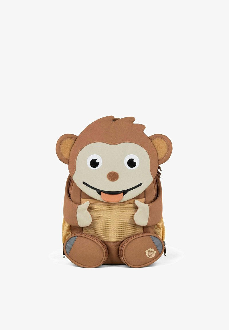 Ein kindgerechter Rucksack in Form eines Affen, mit einem weichen braunen Äußeren, großen Augen und strukturierten Ohren, sowie Reißverschluss-Fächern und Akzenten.