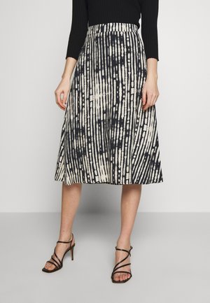 Falda acampanada - black