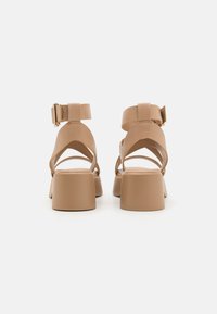 Call it Spring RAIA - Sandale s platformom - medium beige