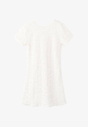 Robe à manches courtes en tissu texturé blanc cassé, dotée d'un col rond et d'un ourlet évasé. Design simple et élégant sans ornements.