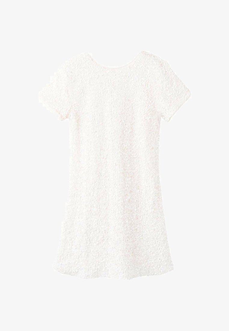 Robe à manches courtes en tissu texturé blanc cassé, dotée d'un col rond et d'un ourlet évasé. Design simple et élégant sans ornements.