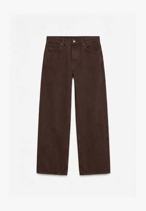 Tamsiai rudos spalvos, aukštu liemeniu, tiesių kojų kelnės su priekinėmis sagomis, užtrauktuku, diržo kilpomis ir penkių kišenių dizainu.