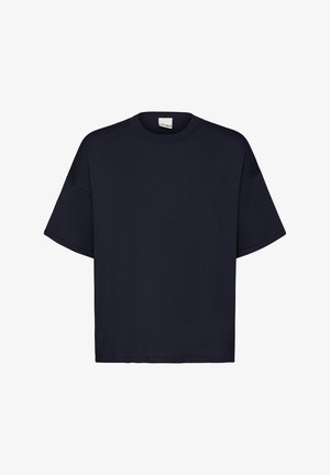 Tamsiai mėlynas oversized marškinėlis iš minkštos medžiagos, suapvalintu kaklo iškirpimu ir trumpomis rankovėmis, laisvo silueto. Minimalistinis dizainas, be raštų.