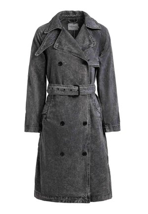 Mørkegrå dobbelspent trenchcoat med brede slag, belte i midjen, lange ermer og lommer foran, laget av vasket denimstoff.