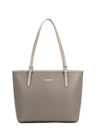 Borsa tote in pelle taupe con due manici beige, fibbie argentate e logo "Lancaster Paris" sulla parte frontale.