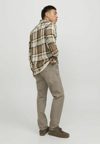 Jack & Jones COMFORT MIKE ORIGINAL AM - Vaqueros rectos - beige