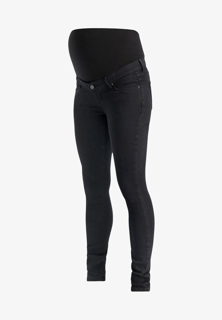 Jeans de maternité noirs avec une taille lisse et extensible. Conception ajustée avec un style classique à cinq poches et des détails de couture subtils.