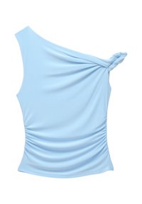 Asymetryczna bluzka na jedno ramię w jasnoniebieskim kolorze, wykonana z gładkiego materiału, z twisted shoulder detail oraz marszczonymi bokami.