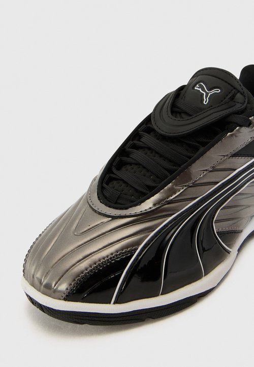 PUMA V S2 GOALGETTER JR UNISEX - Trainers - aged silver-coloured/black — foto 6
