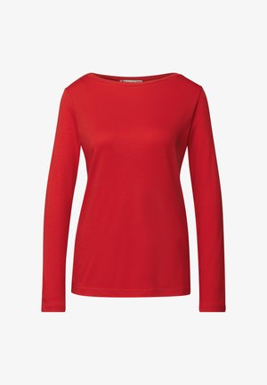 T-shirt rouge à manches longues en tissu doux, avec un col bateau et une silhouette ajustée. Sans motifs ni éléments remarquables.