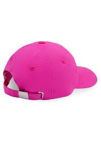 Różowa czapka bejsbolowa z zakrzywionym daszkiem, wykonana z bawełny, z regulowanym paskiem z tyłu i srebrną metalową klamrą. Gładka tekstura i jednolity kolor.