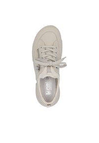 Baskets en cuir beige clair avec fermeture à lacets, fermeture éclair sur le côté et semelle texturée. Comprend une semelle intérieure rembourrée et des coutures décoratives.