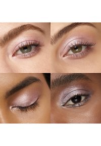 Närbilder på fyra ögon med rosa och lila skimrande ögonskugga och naturliga ögonbryn, två ögon öppna och två ögon stängda.