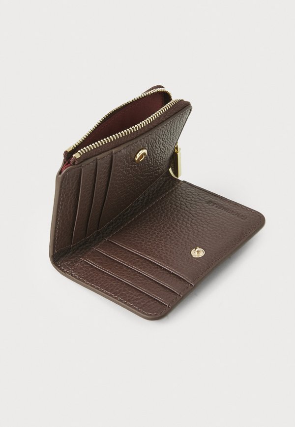 SOFT - Wallet - brunette3