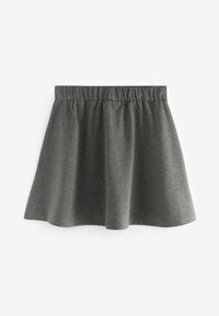 Sivá, rozšírená sukňa vyrobená z mäkkého, elastického materiálu. Ma elastický pás a hladkú textúru, s dĺžkou po stred stehna.